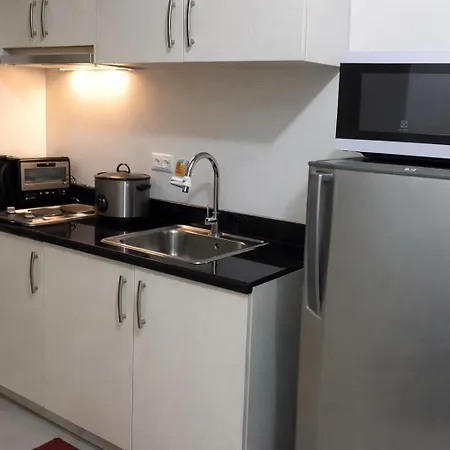 1 Bedroom Makati Jazz Condo Wifi Netflix Pool Balcony