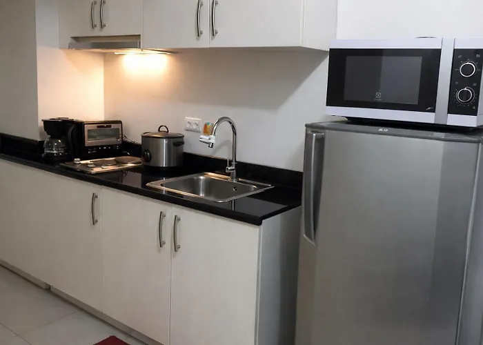 Aparthotel 1 Bedroom Makati Jazz Wifi Netflix Pool Balcony 4*